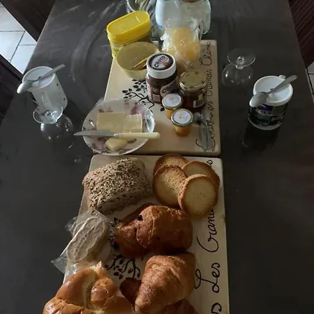 D'hotes Sous Les Grands Chenes Boheme Saint-Etienne-de-Corcoue