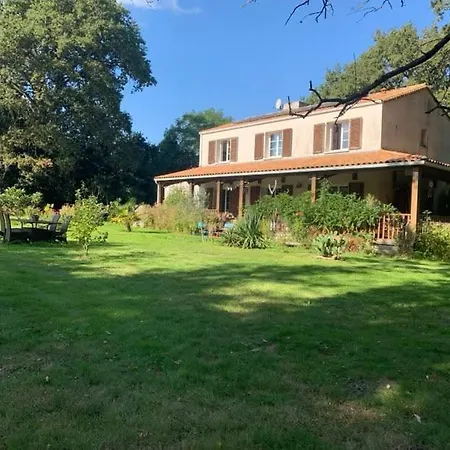 D'hotes Sous Les Grands Chenes Boheme Saint-Etienne-de-Corcoue